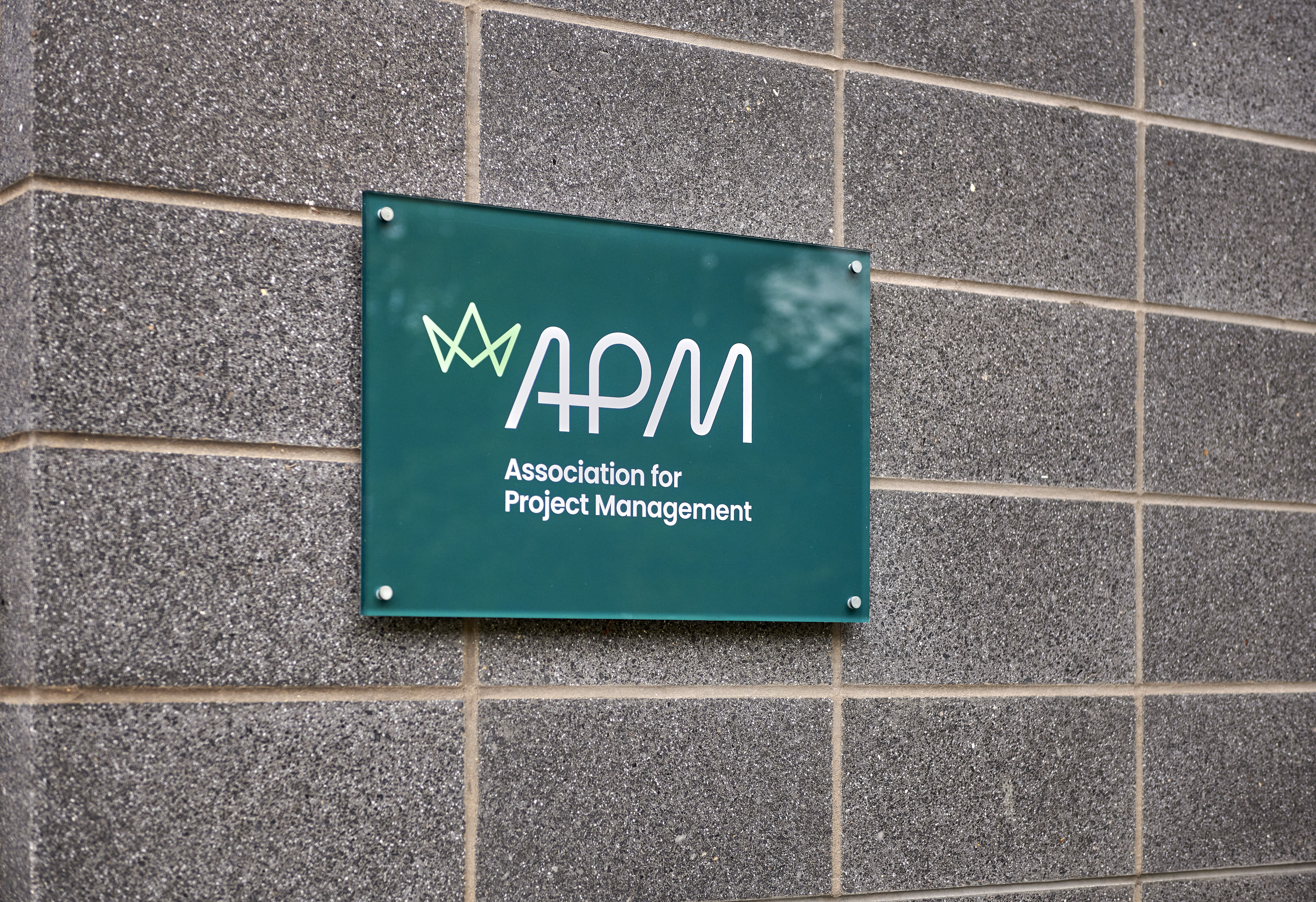 APM 6923